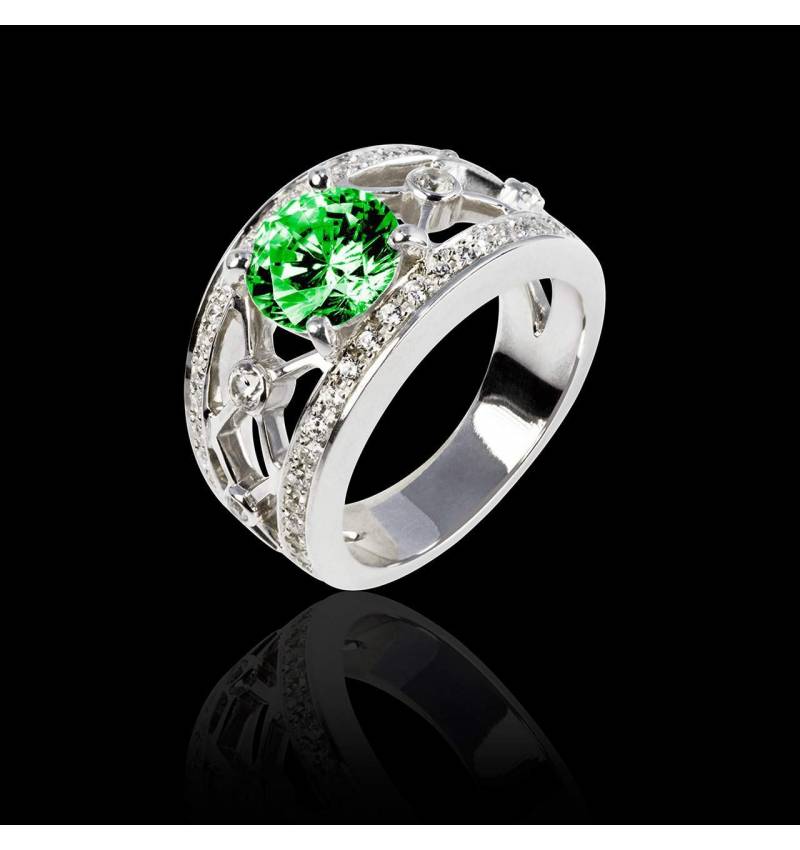 丽姬女王白18K金圆形祖母绿 群镶钻石戒指