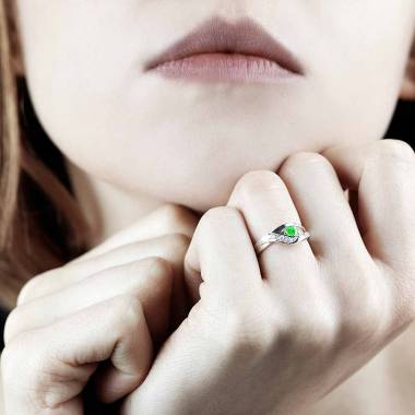 安娜艾拉 祖母绿订婚戒指